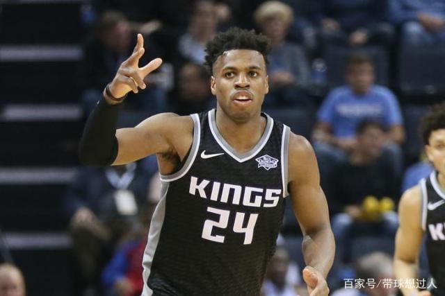 班凯罗三双魔术克鹈鹕 库兹马31分奇才胜国王